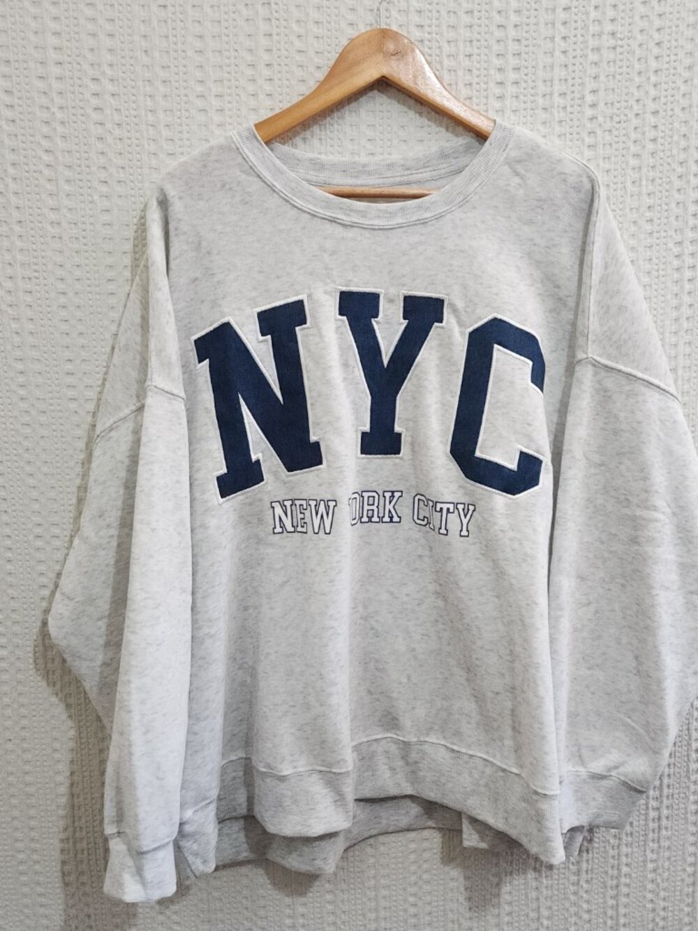 No Comment Plus Size NYC Spellout Light Gray Crewneck Sweater Size 3X NEW - Picture 4 of 15